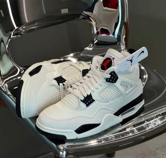 Air Jordan 4 Retro Flight Club